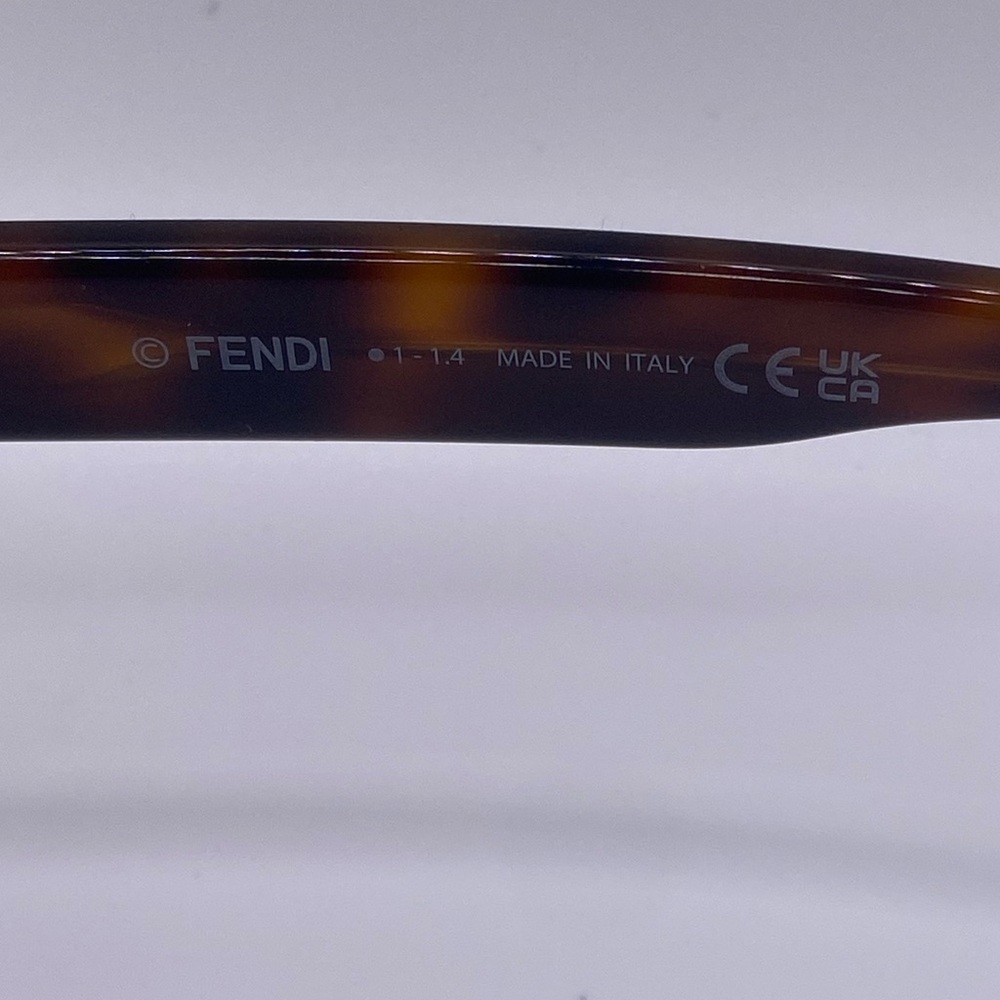 Fendi FE401391 Sunglasses 53-19-135 Tortoiseshell Grey Lenses Sunglasses NWT - Picture 4 of 5